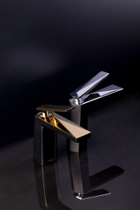 Смеситель для умывальника высокий VENTURO черный + хром в Сочи и Адлере