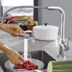 30270000 Смеситель для кухни GROHE Essence+ с высоким изливом и выдвижной лейкой, хром в Сочи и Адлере 30270000 Смеситель для кухни GROHE Essence+ с высоким изливом и выдвижной лейкой, хром в Сочи и Адлере