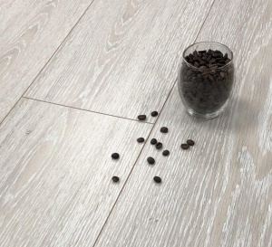 Ламинат 33кл 4V Дуб горный светлый  (1200х190х8мм) уп.1,596м2/7шт