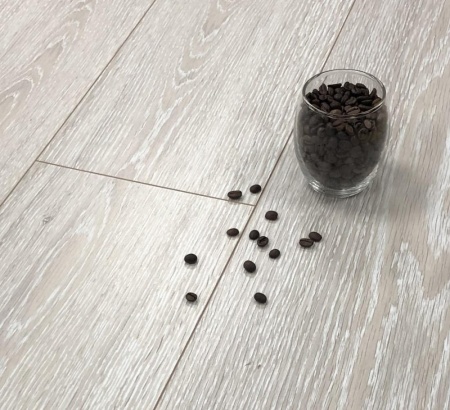 Ламинат 33кл 4V Дуб горный светлый  (1200х190х8мм) уп.1,596м2/7шт в Сочи и Адлере