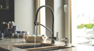 Смеситель Lemark Comfort LM3071C-Gray для кухни с подключением к фильтру питьевой водой, хром серый в Сочи и Адлере Смеситель Lemark Comfort LM3071C-Gray для кухни с подключением к фильтру питьевой водой, хром серый в Сочи и Адлере