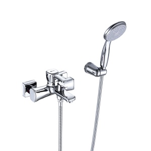 Смеситель Lemark Evitta LM0514C для ванны, с коротким изливом, дивертор с кер. пласт, хром Смеситель Lemark Evitta LM0514C для ванны, с коротким изливом, дивертор с кер. пласт, хром