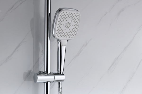 Смеситель Lemark Prizma LM3962C для ванны и душа с верхней душевой лейкой "Тропический дождь", хром в Сочи и Адлере Смеситель Lemark Prizma LM3962C для ванны и душа с верхней душевой лейкой "Тропический дождь", хром в Сочи и Адлере