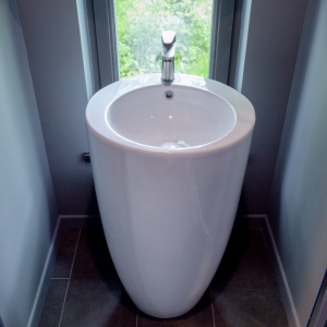 Моноблок 800-B133 Раковина на пьедестале моноблок MELANA 510Х510Х830 в Сочи и Адлере