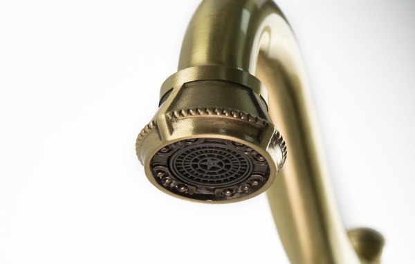 Смеситель Lemark Jasmine LM6604B для кухни/умывальника с поворотным изливом, бронза в Сочи и Адлере Смеситель Lemark Jasmine LM6604B для кухни/умывальника с поворотным изливом, бронза в Сочи и Адлере