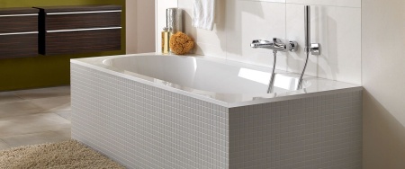 Ванна, Villeroy&Boch, Oberon, ширина, мм-1700, глубина, мм-750, высота, мм-450, водоизмещение (л)-135, тип установки-встраиваемый, форма-прям-я+ножки в Сочи и Адлере