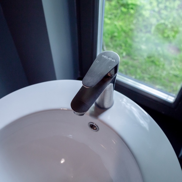 Моноблок 800-B133 Раковина на пьедестале моноблок MELANA 510Х510Х830 в Сочи и Адлере