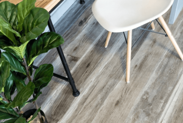 Виниловый ламинат 34кл. Дуб Лесной (1219х184х,2) уп.4.49м2-20шт